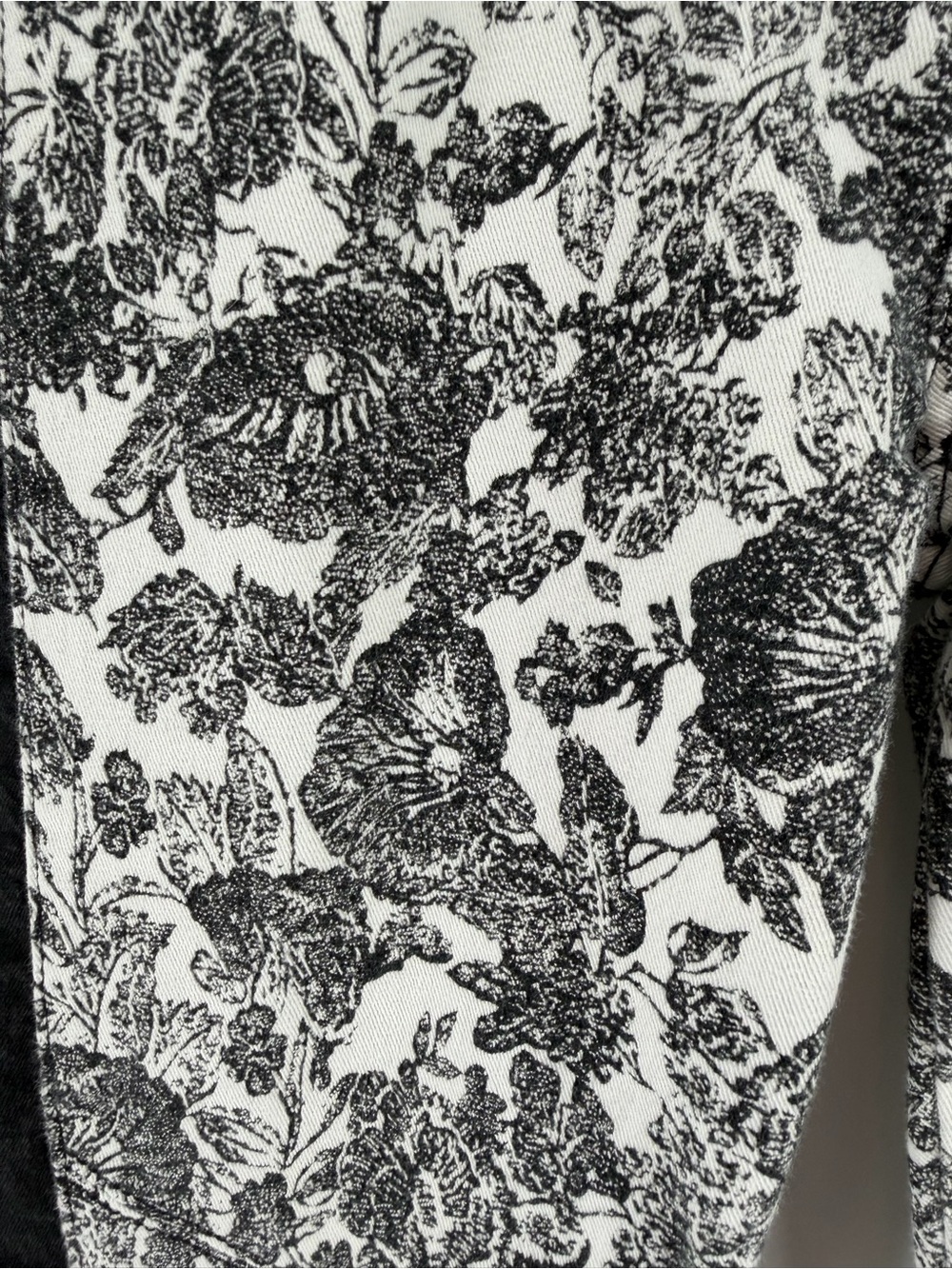7 For All Mankind Black & White Floral Skinny Jeans with Black Side Panels - Picture 5 of 5